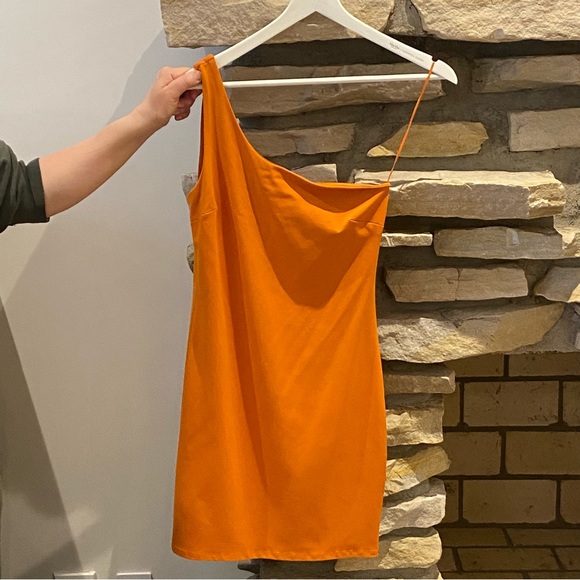 Off-shoulder dress - Picture 3 of 6